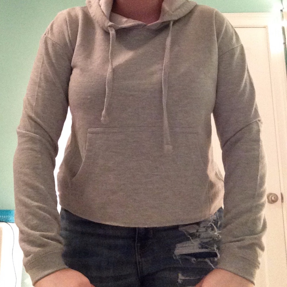 DARI gray hooded sweatshirt